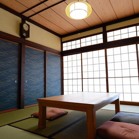 Guesthouse Iwase Toyama Bagian luar foto